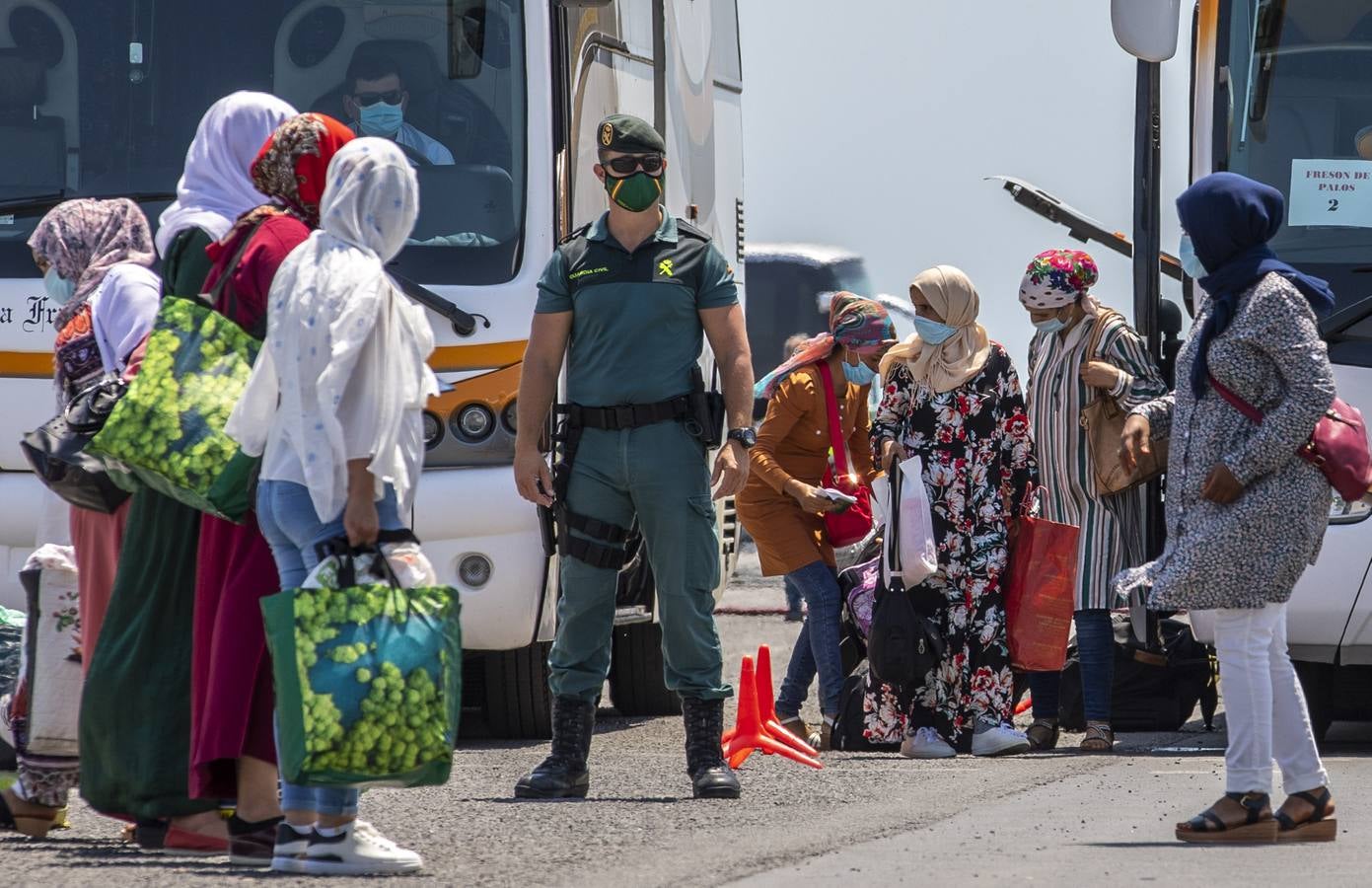 Regreso de las primeras temporeras marroquíes a su país desde Huelva