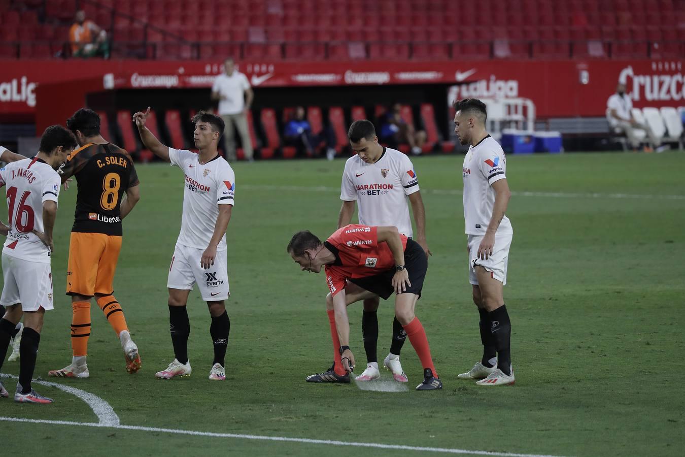 El partido entre el Sevilla y el Valencia, en imágenes