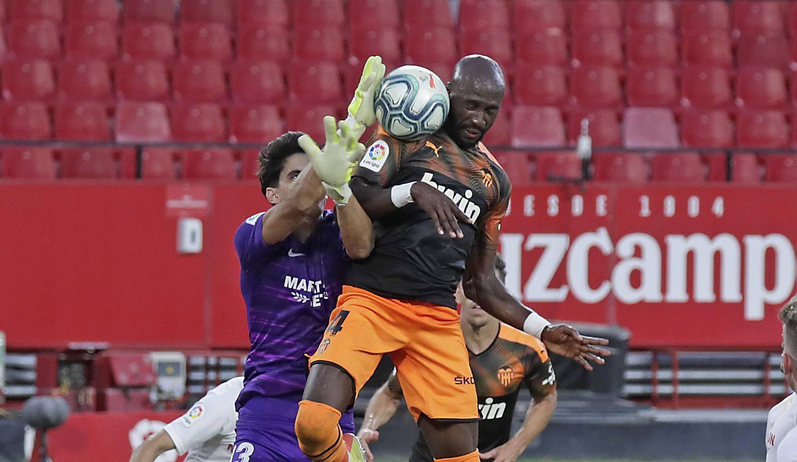 El partido entre el Sevilla y el Valencia, en imágenes