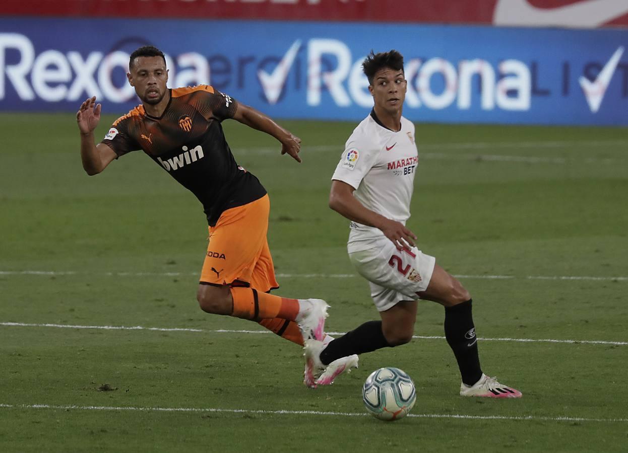 El partido entre el Sevilla y el Valencia, en imágenes