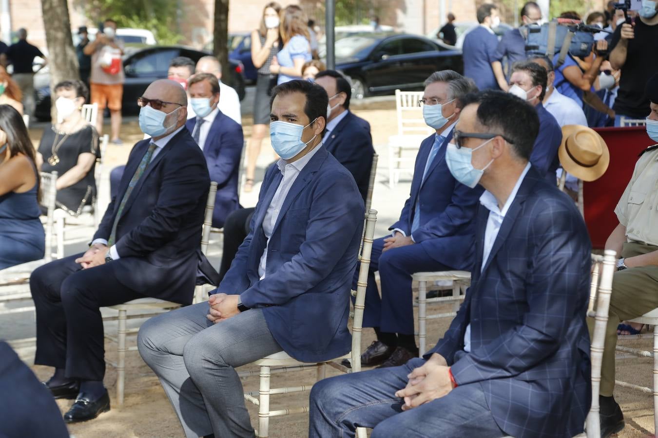 En imágenes, la inauguración en Córdoba de la escultura en honor a los sanitarios