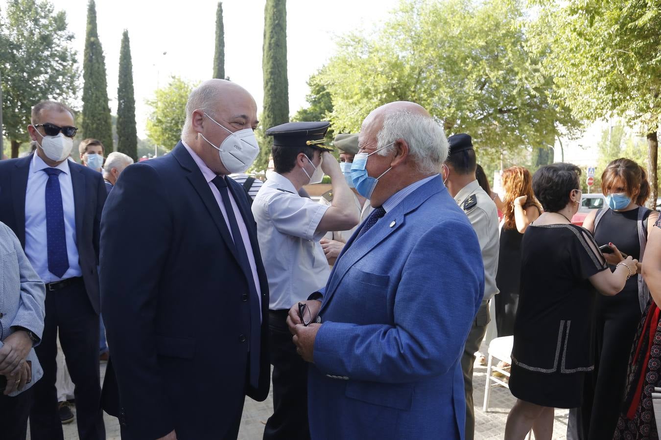 En imágenes, la inauguración en Córdoba de la escultura en honor a los sanitarios