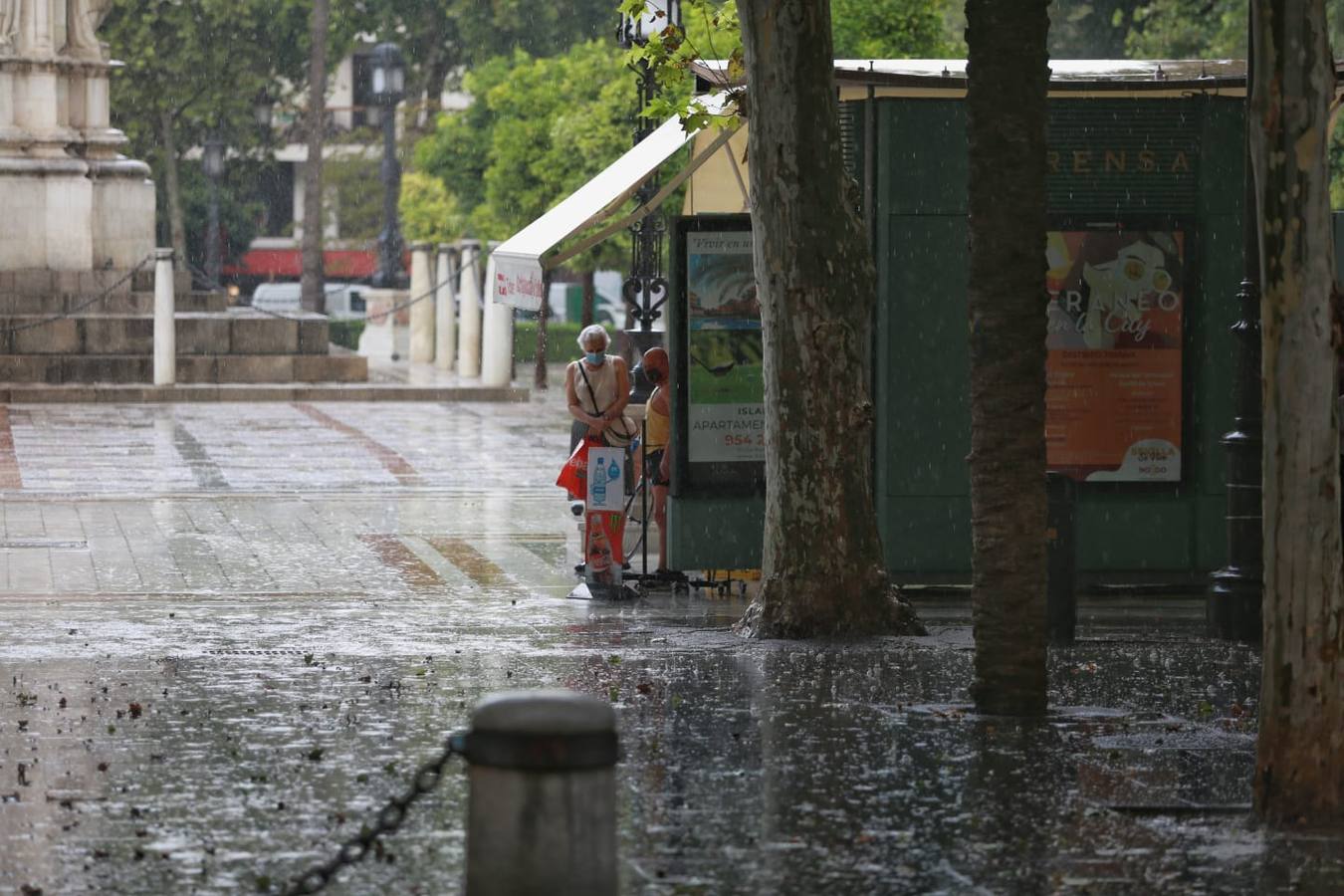 Las imágenes de la tormenta de granizo que ha caído este martes en Sevilla