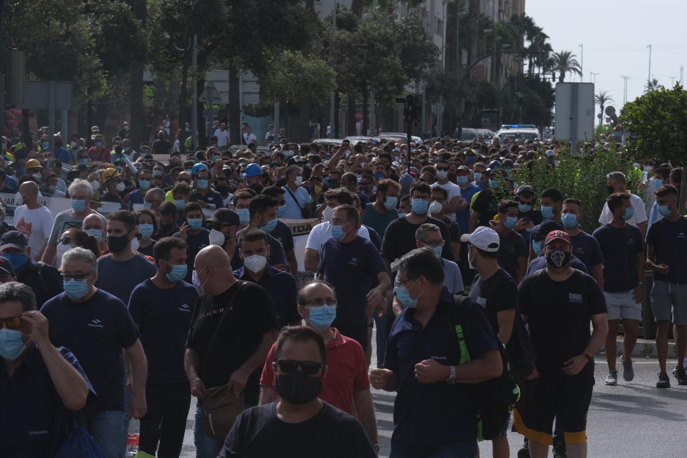 FOTOS: Los Astilleros de la Bahía de Cádiz salen a la calle a pedir auxilio