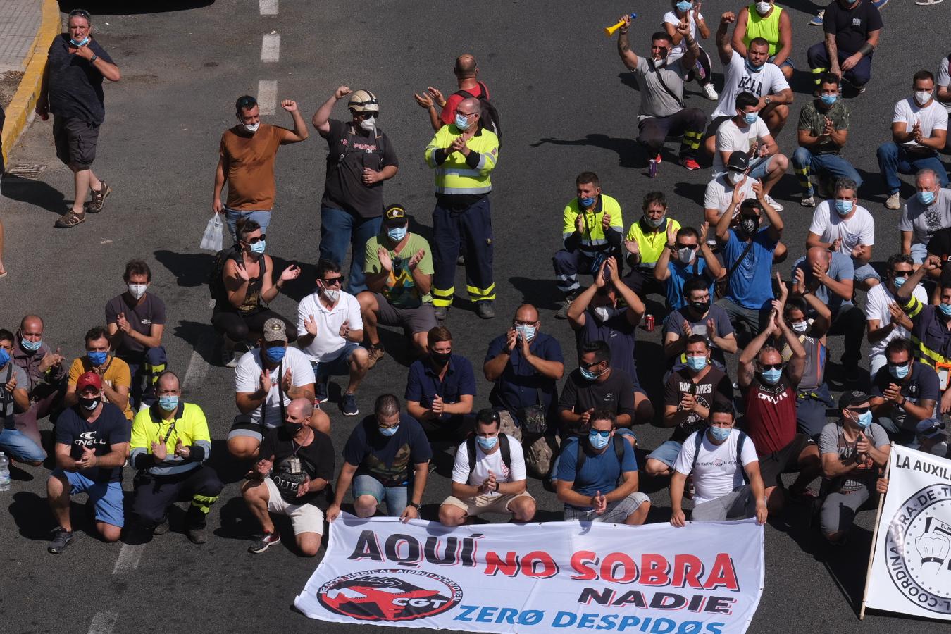 FOTOS: Los Astilleros de la Bahía de Cádiz salen a la calle a pedir auxilio