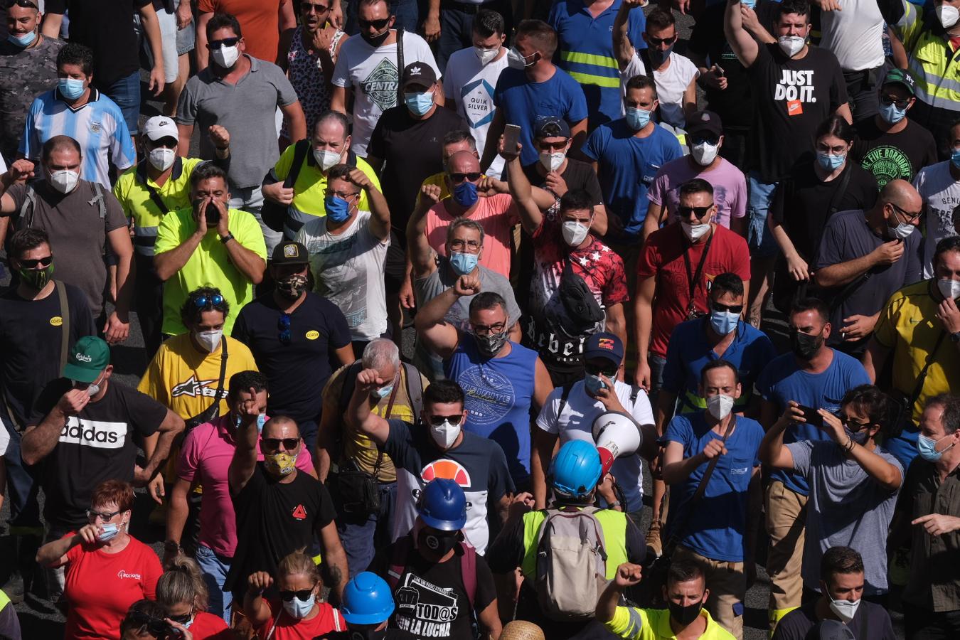 FOTOS: Los Astilleros de la Bahía de Cádiz salen a la calle a pedir auxilio