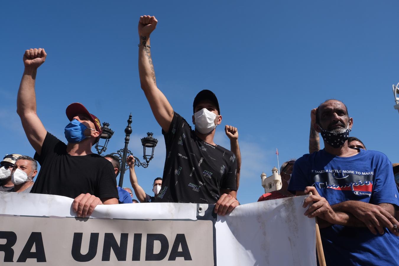 FOTOS: Los Astilleros de la Bahía de Cádiz salen a la calle a pedir auxilio