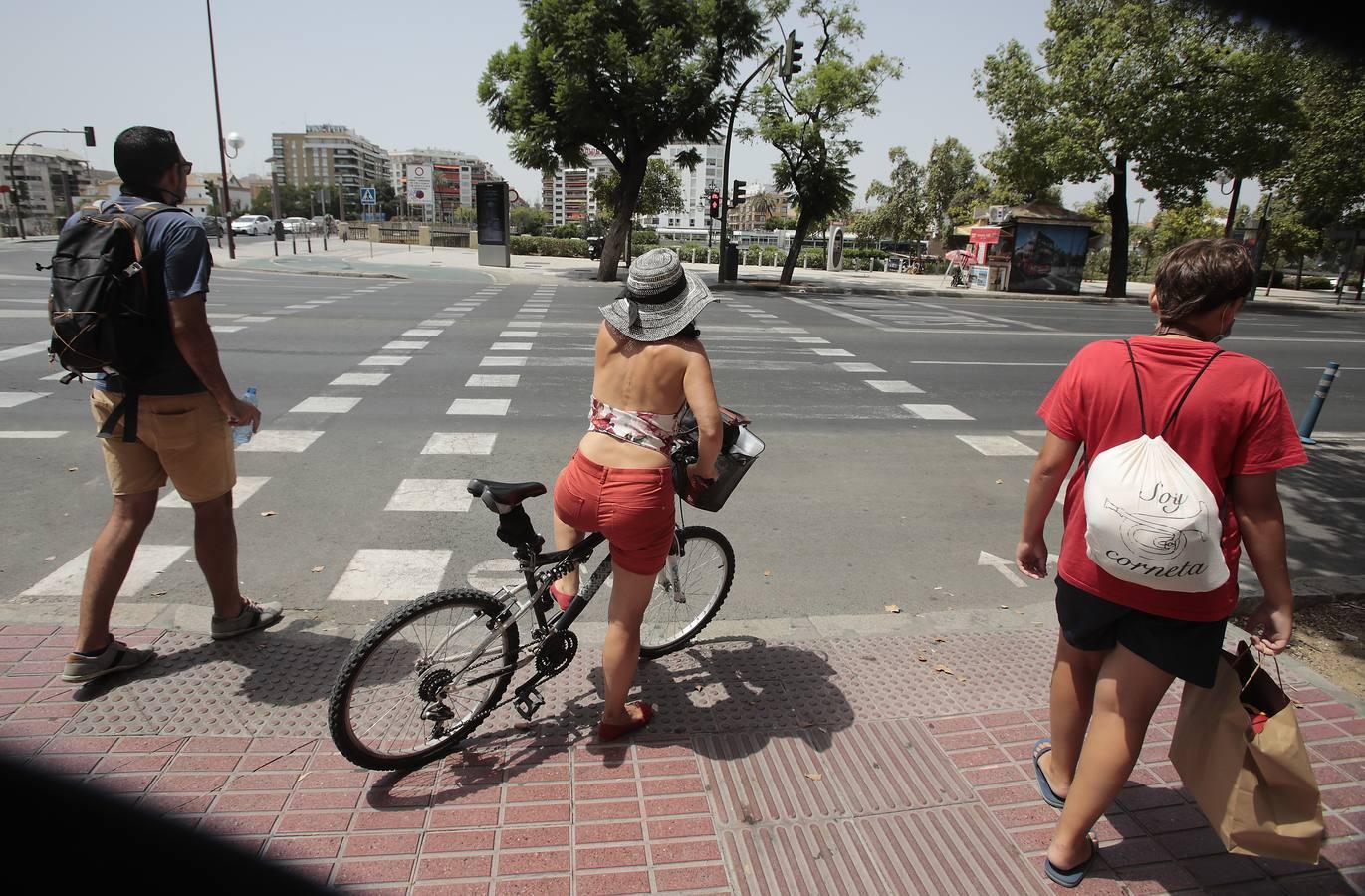 El calor azota las calles de Sevilla