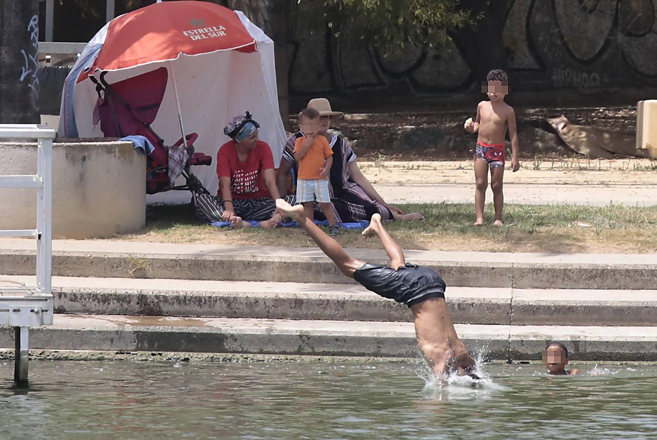 El calor azota las calles de Sevilla