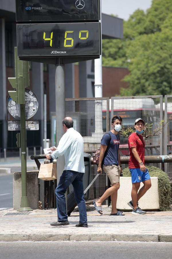 El calor azota las calles de Sevilla