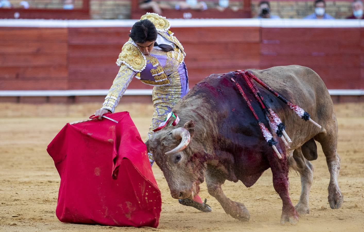 En imágenes, la primera corrida de toros de las Colombinas