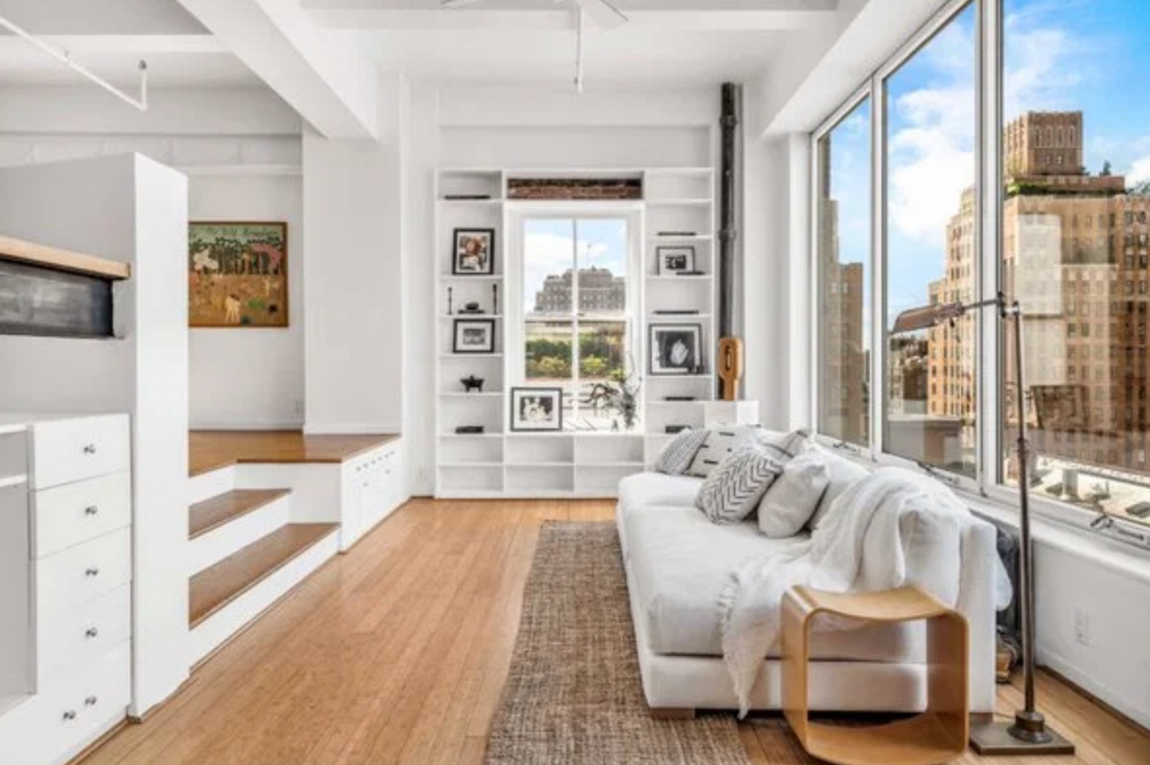 El dúplex de diseño de Susan Sarandon. Dispone también de una oficina con estanterías integradas personalizadas, una acogedora zona de lectura y grandes ventanales con vistas a Union Square.