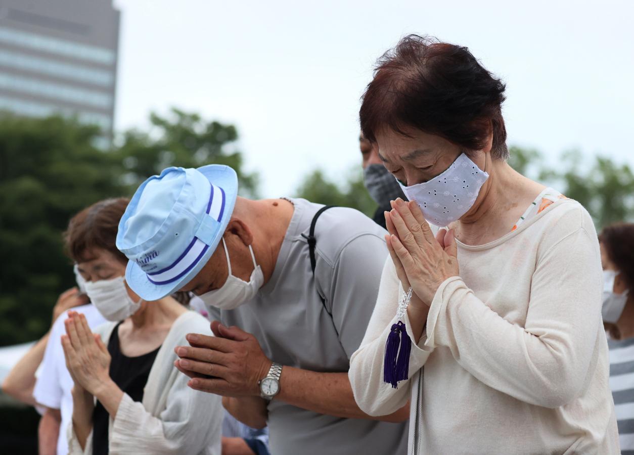 Rezos en memoria de las víctimas del bombardeo de Hiroshima. 