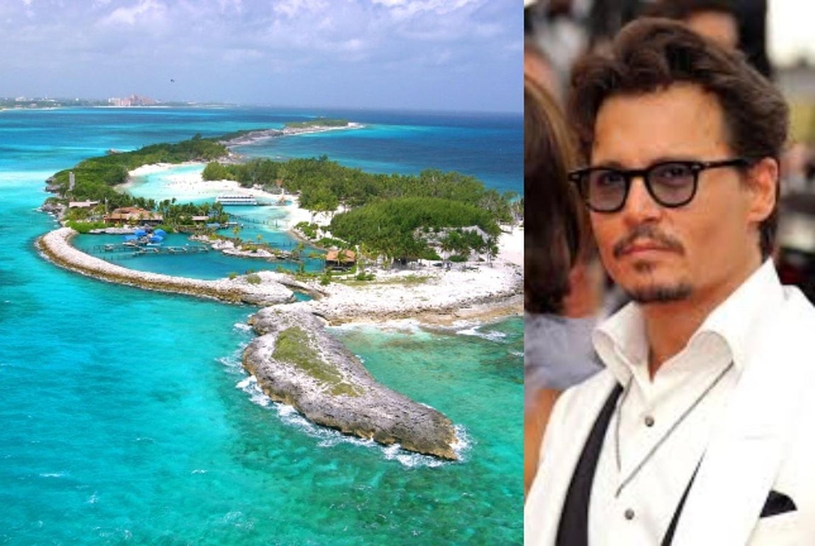 Johnny Depp. El actor de ‘Piratas del Caribe’ adquirió una isla en las Bahamas tras grabar el primer ‘film’ de la saga. Con tantos escenarios ‘de película’ le dieron ganas de seguir viviendo entre playas de ensueño, arena blanca y paraíso tropical. A la isla que compró la llamó Little Halls Pond Cay y es uno de los pocos actores que acuden a su paraíso privado con frecuencia. Al parecer, esta isla cuenta también con una laguna interior.