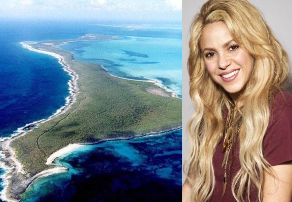 Shakira. Ha disfrutado de su isla privada bastantes años, pero tras descubrirse un fraude a Hacienda entre 2012 y 2014, la cantante Colombian se ha visto obligada en poner a la venta este paraíso en mitad del mar Caribe. La intérprete de ‘Waka Waka’ adquirió la isla de Bonds Cay, un paraíso de Berry Islands que se encuentra a la venta, con la intención de diseñar un nuevo concepto de turismo vanguardista y, según se ha podido saber, la compra le ha salido por cerca de 20 millones de euros. Aunque la isla se le asocia a la pareja de Gerard Piqué, parece ser que la adquirió junto al también cantante Alejandro Sanz y Roger Waters.