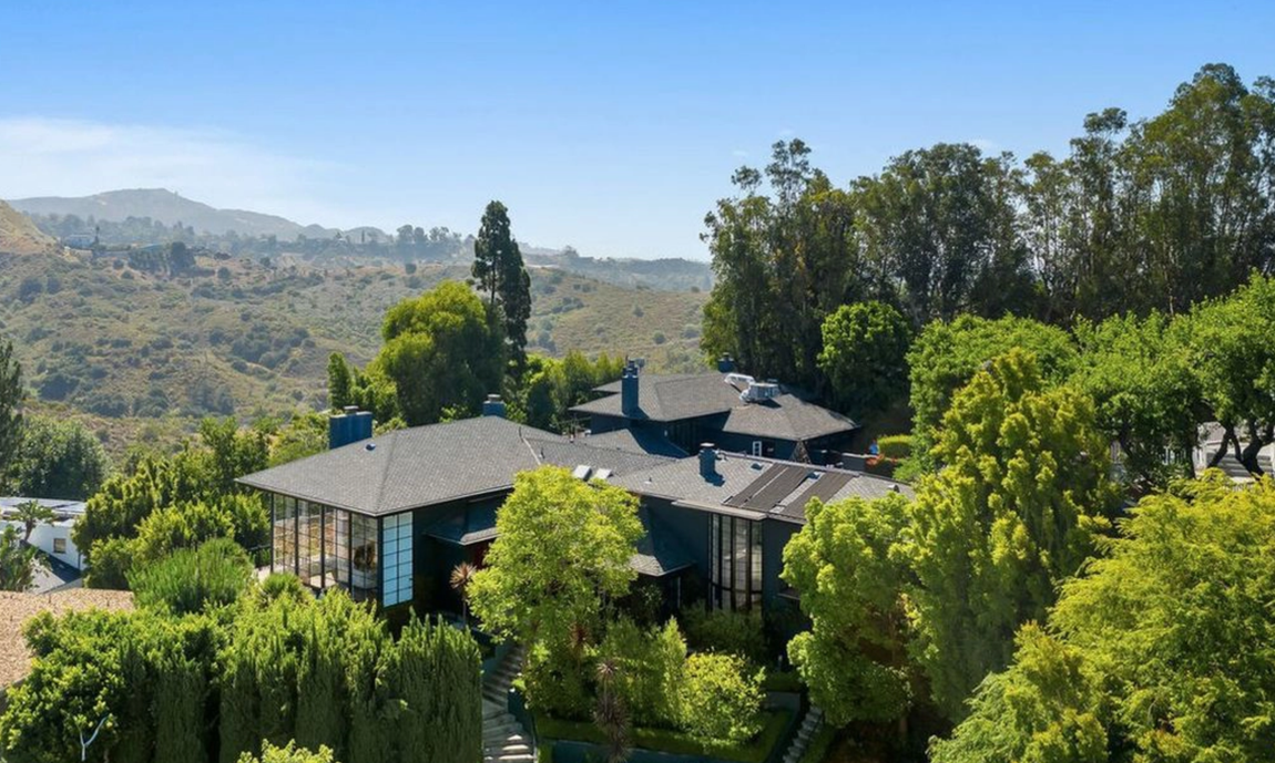 Así es la propiedad que vende Calvin Harris. El Dj Calvin Harris ha decidido poner de nuevo en el mercado su lujosa vivienda de Los Ángeles por un precio de 5,5 millones de dólares, o lo que es lo mismo 4,6 millones de euros.