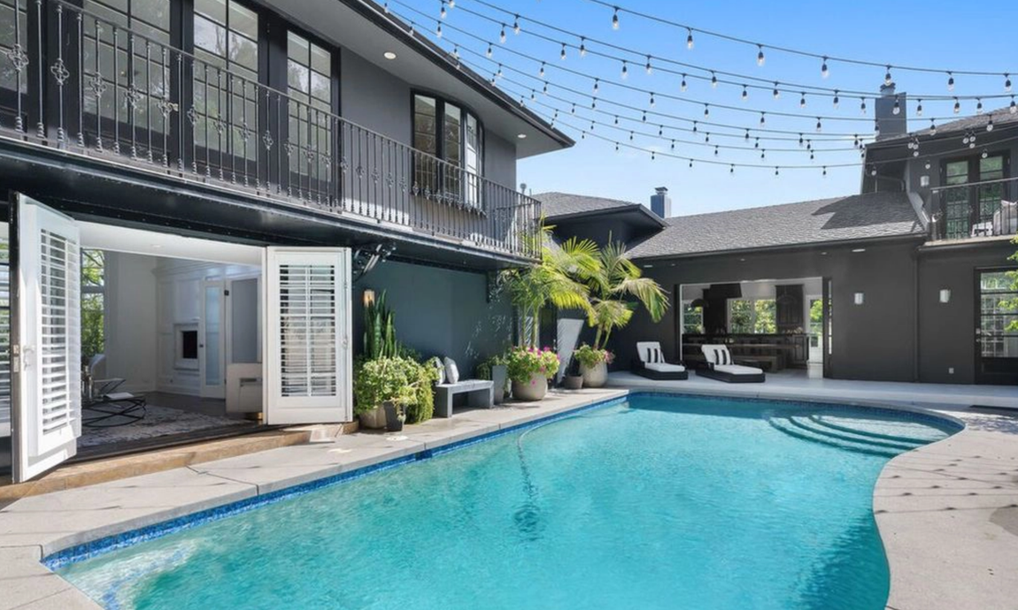 Así es la propiedad que vende Calvin Harris. Harris acumula varias propiedades de lujo en algunos de los lugares más prestigiosos de Los Ángeles. Fue a principios de este mismo año cuando puso a la venta una propiedad en Sunset Strip por 7 millones de dólares.