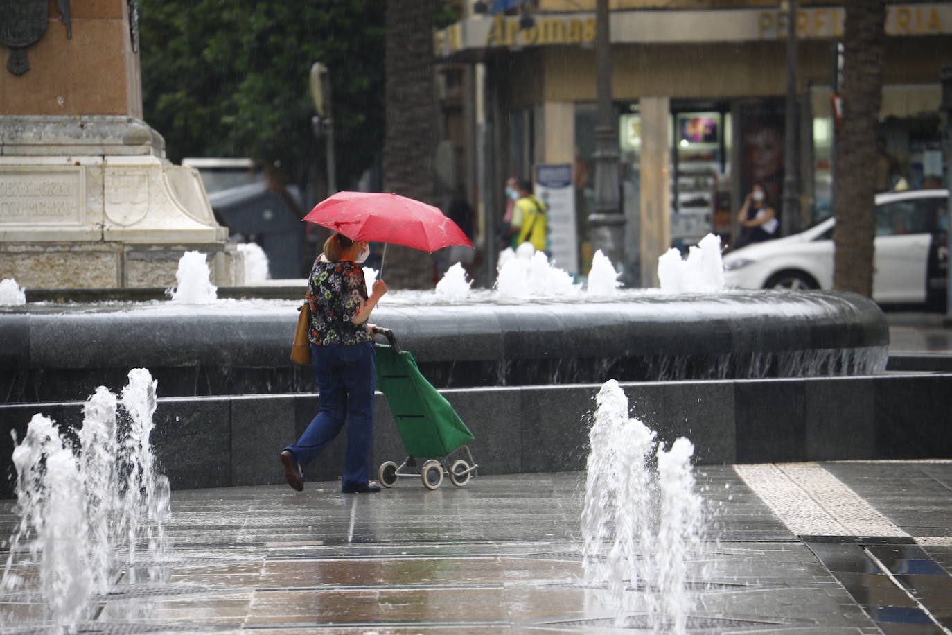 El lluvioso lunes en Córdoba, en imágenes