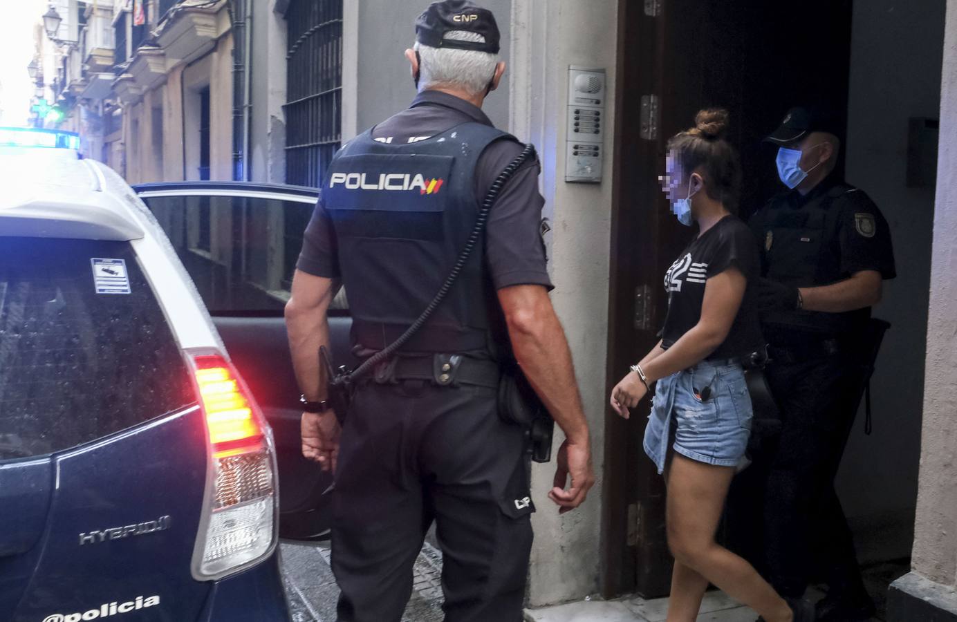 FOTOS: golpe policial contra la droga en la calle Feduchy de Cádiz