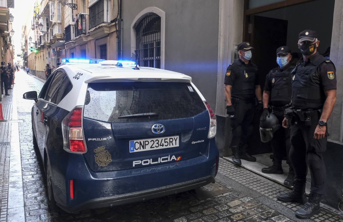 FOTOS: golpe policial contra la droga en la calle Feduchy de Cádiz