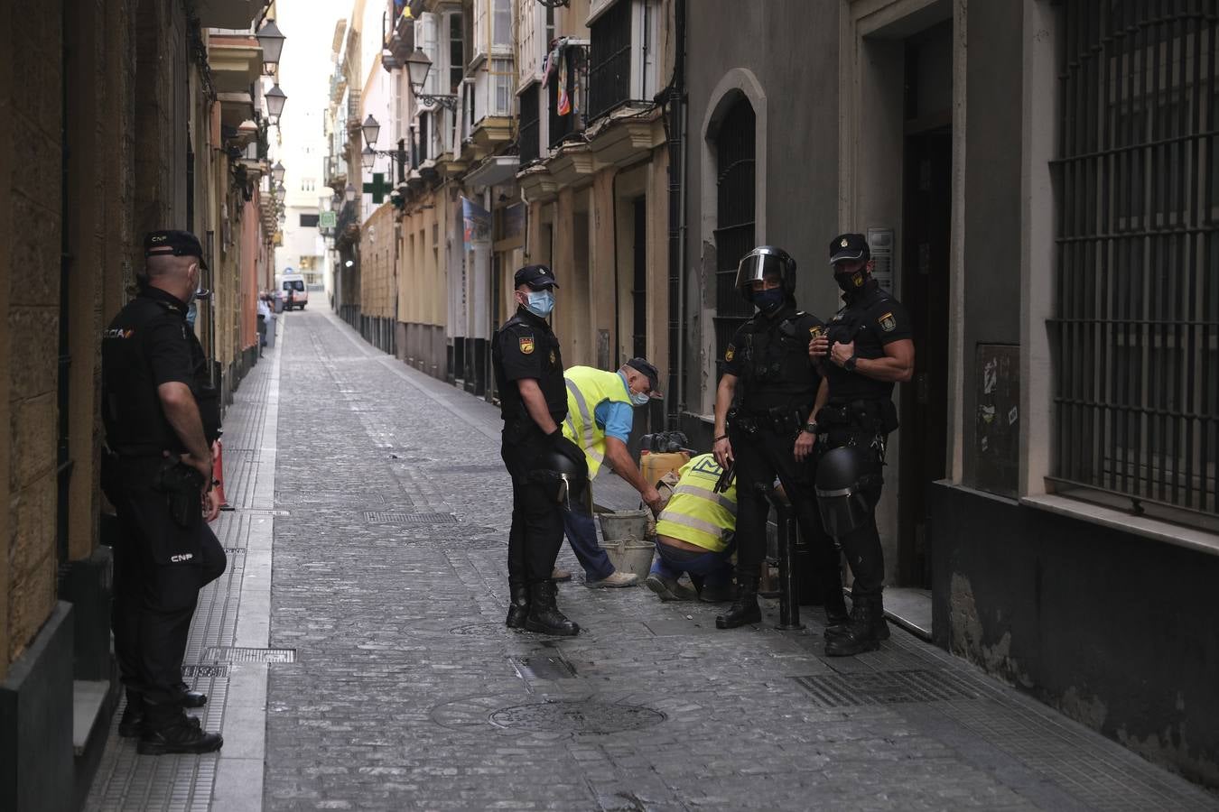 FOTOS: golpe policial contra la droga en la calle Feduchy de Cádiz