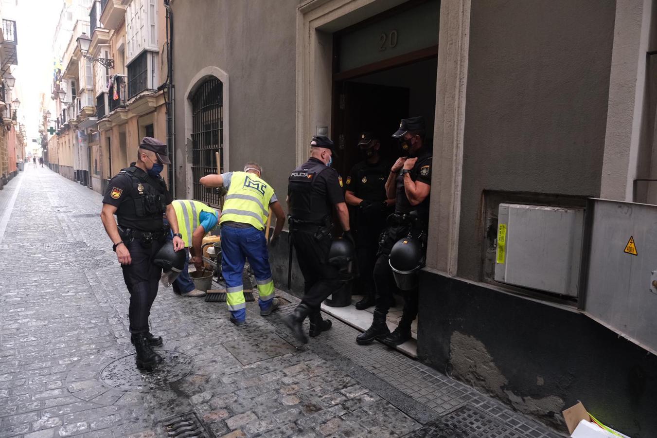 FOTOS: golpe policial contra la droga en la calle Feduchy de Cádiz