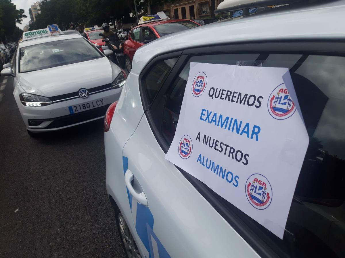 Protesta de las autoescuelas en Cádiz y Jerez