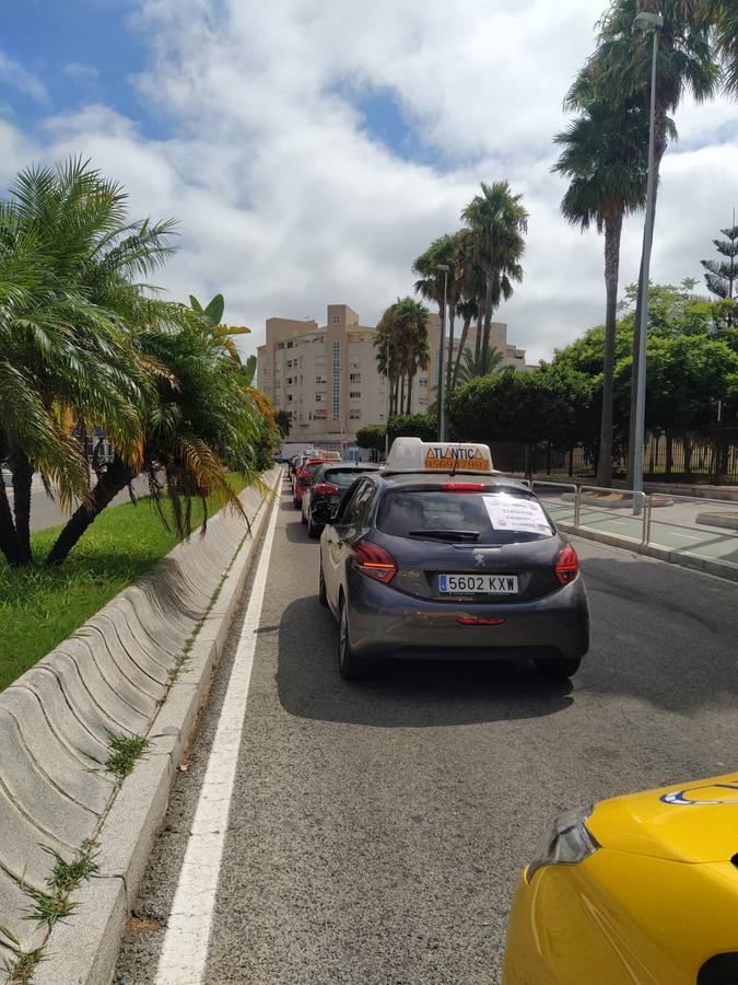 Protesta de las autoescuelas en Cádiz y Jerez