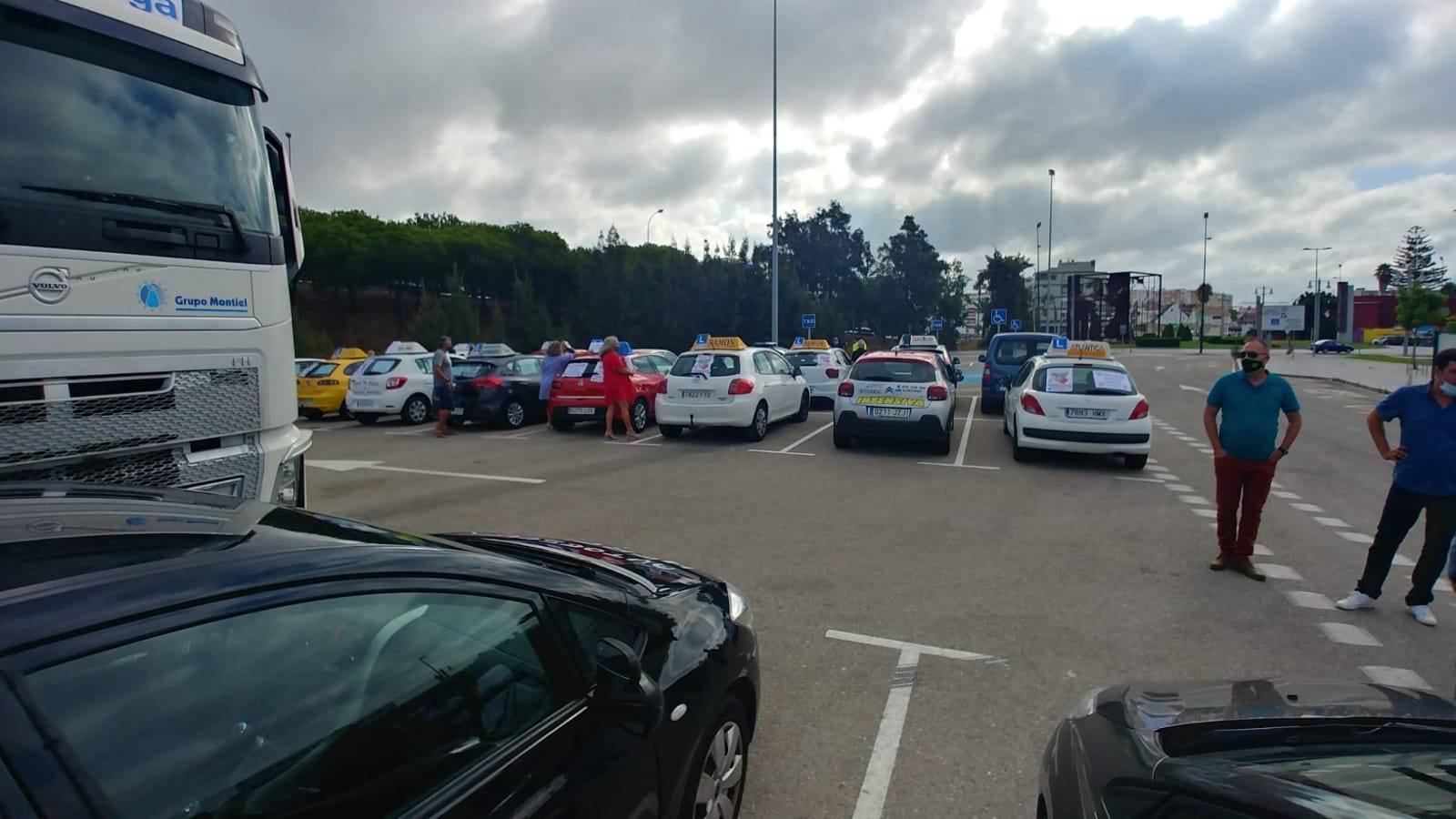 Protesta de las autoescuelas en Cádiz y Jerez