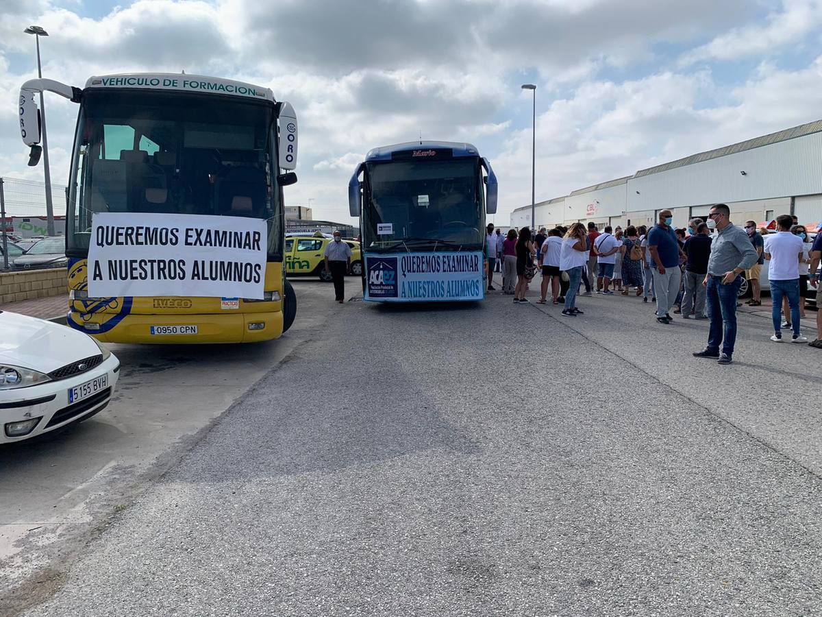 Protesta de las autoescuelas en Cádiz y Jerez