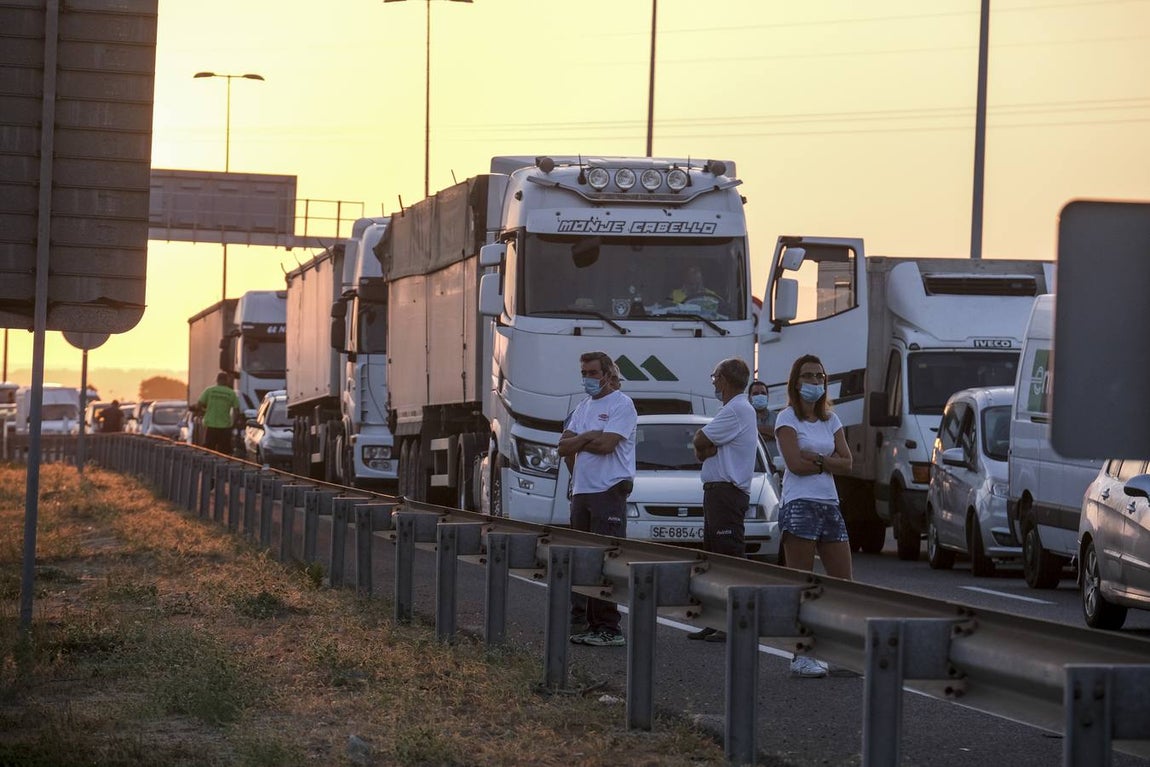 FOTOS: Trabajadores del metal cortan el Puente Carranza
