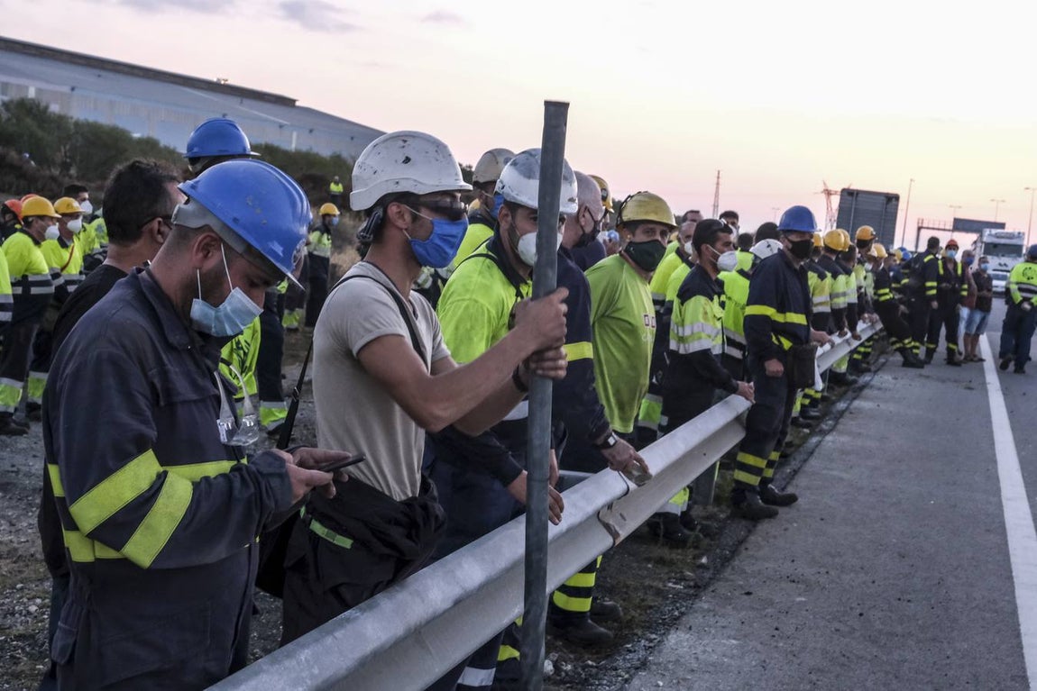 FOTOS: Trabajadores del metal cortan el Puente Carranza