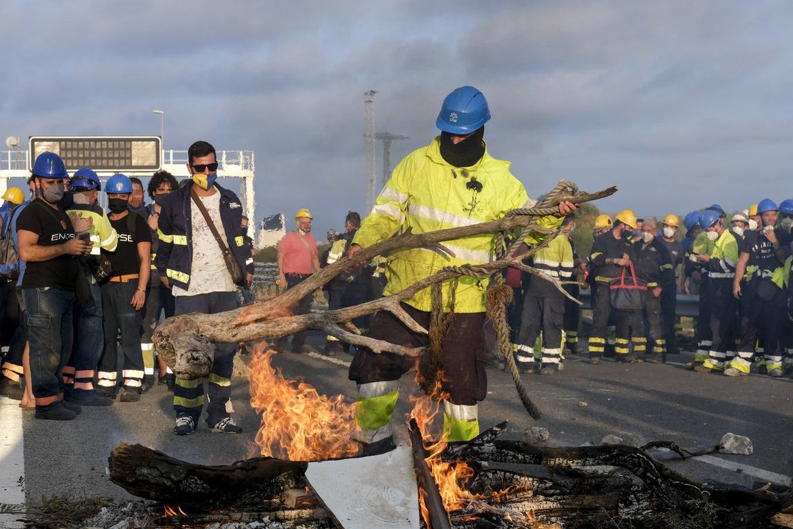 FOTOS: Trabajadores del metal cortan el Puente Carranza