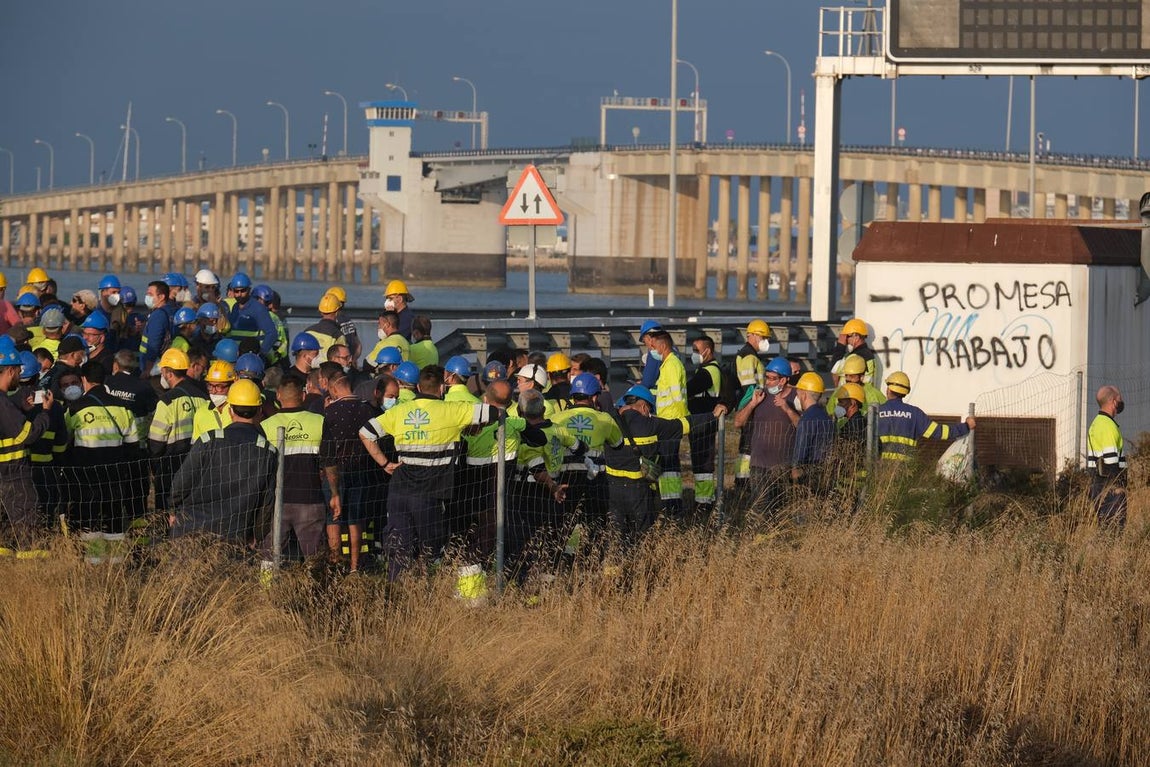 FOTOS: Trabajadores del metal cortan el Puente Carranza