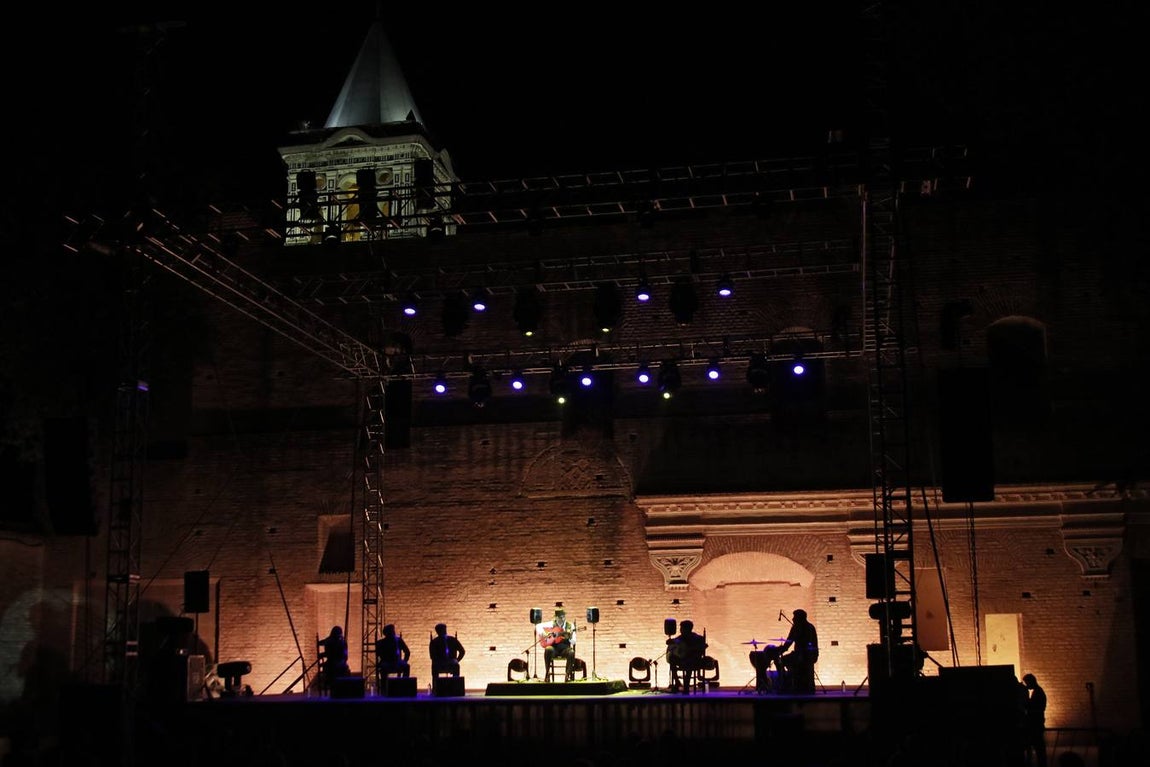 La Bienal de Flamenco alza el telón, en imágenes