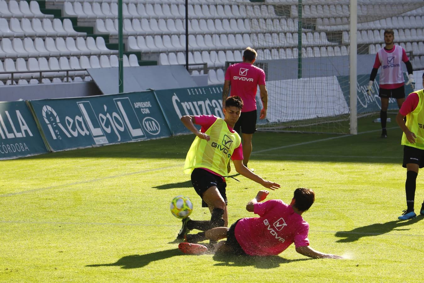 El triunfo del Córdoba CF ante el Córdoba B, en imágenes