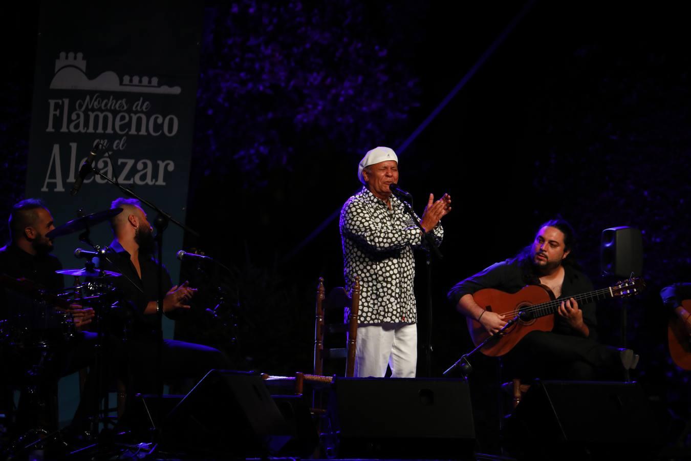 La actuación de El Pele en el Alcázar de Córdoba, en imágenes