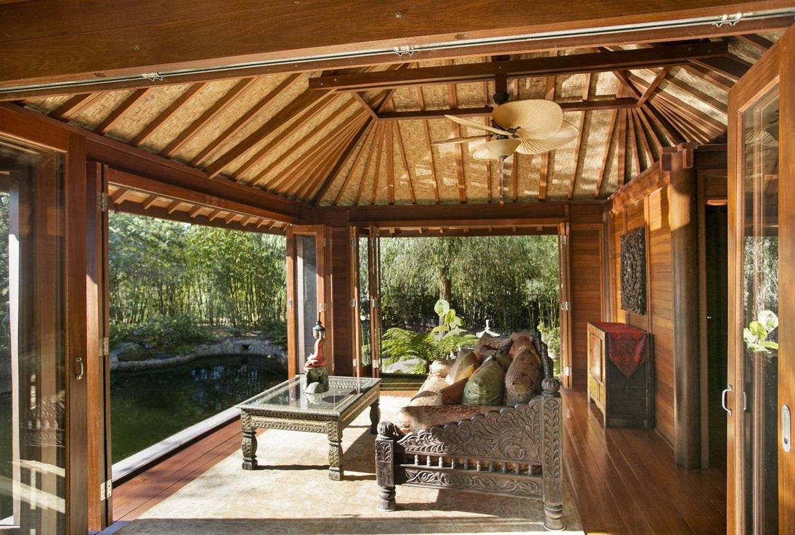 El nuevo hogar de Meghan Markle y el Príncipe Harry. La pareja ha pagado por la propiedad 14,65 millones de dólares, o lo que es lo mismo, 12,3 millones de euros. Los documentos públicos revelan que han accedido a una hipoteca de 9,5 millones de dólares para adquirirla.