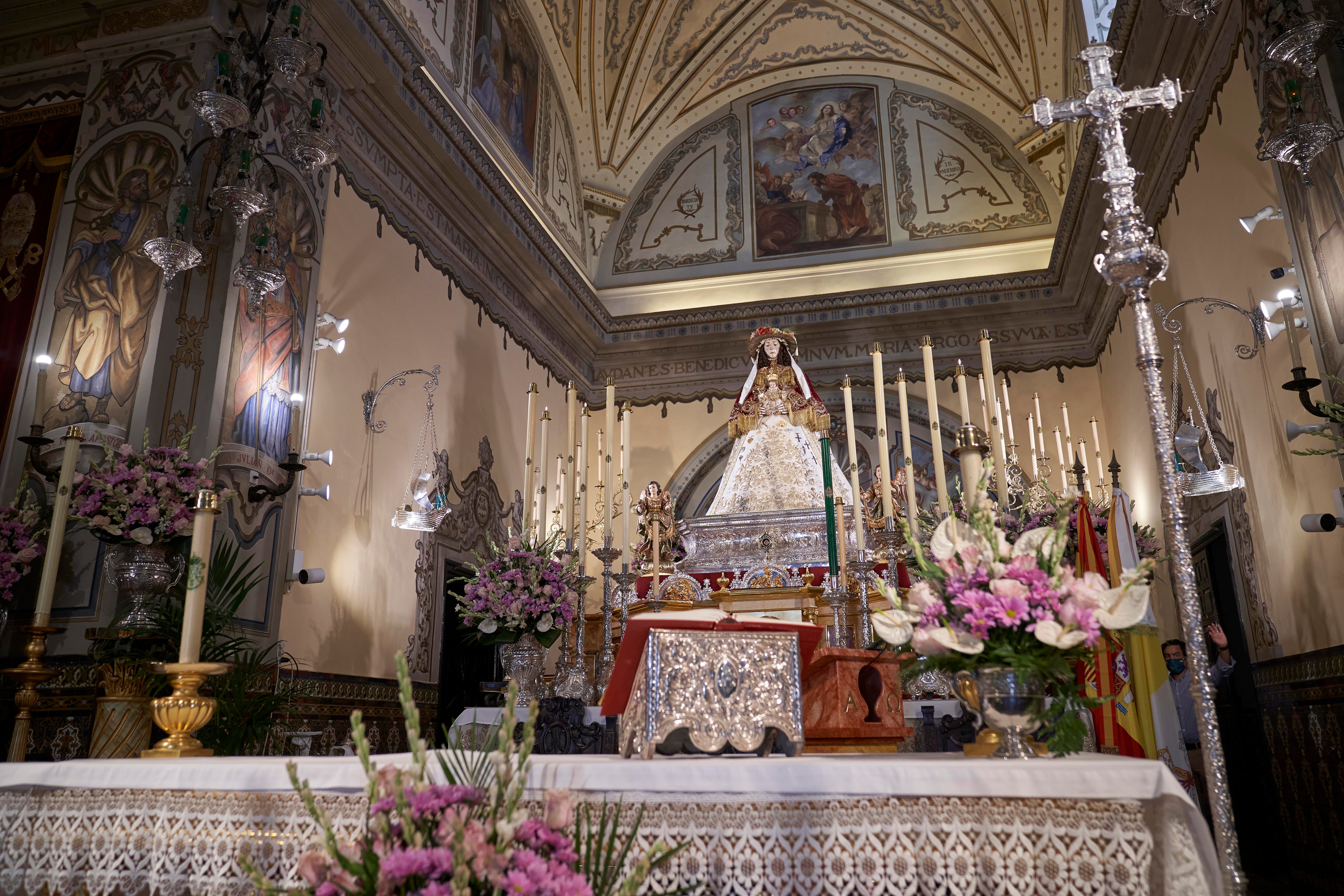 La Virgen del Rocío vestida de pastora, en imágenes