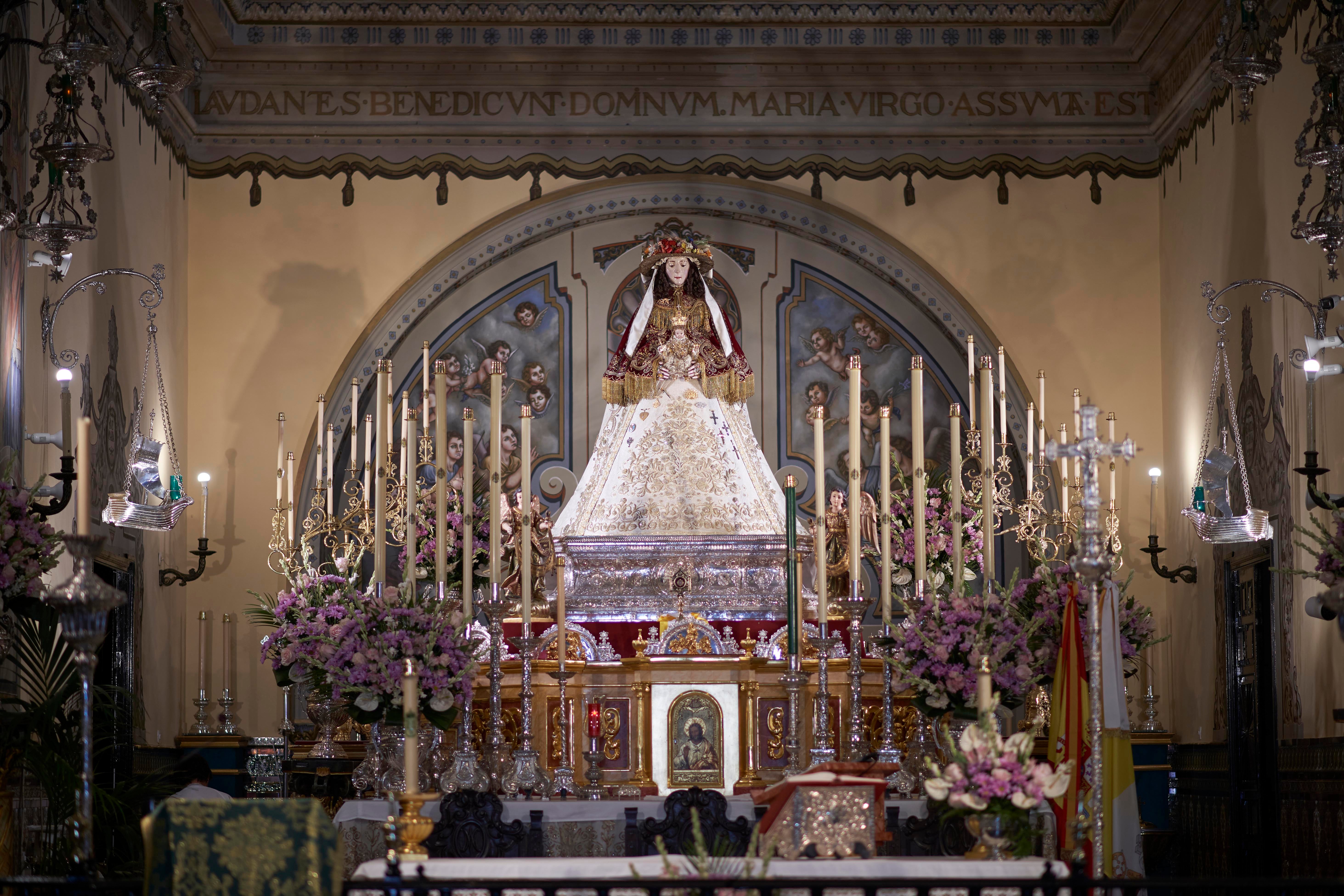 La Virgen del Rocío vestida de pastora, en imágenes