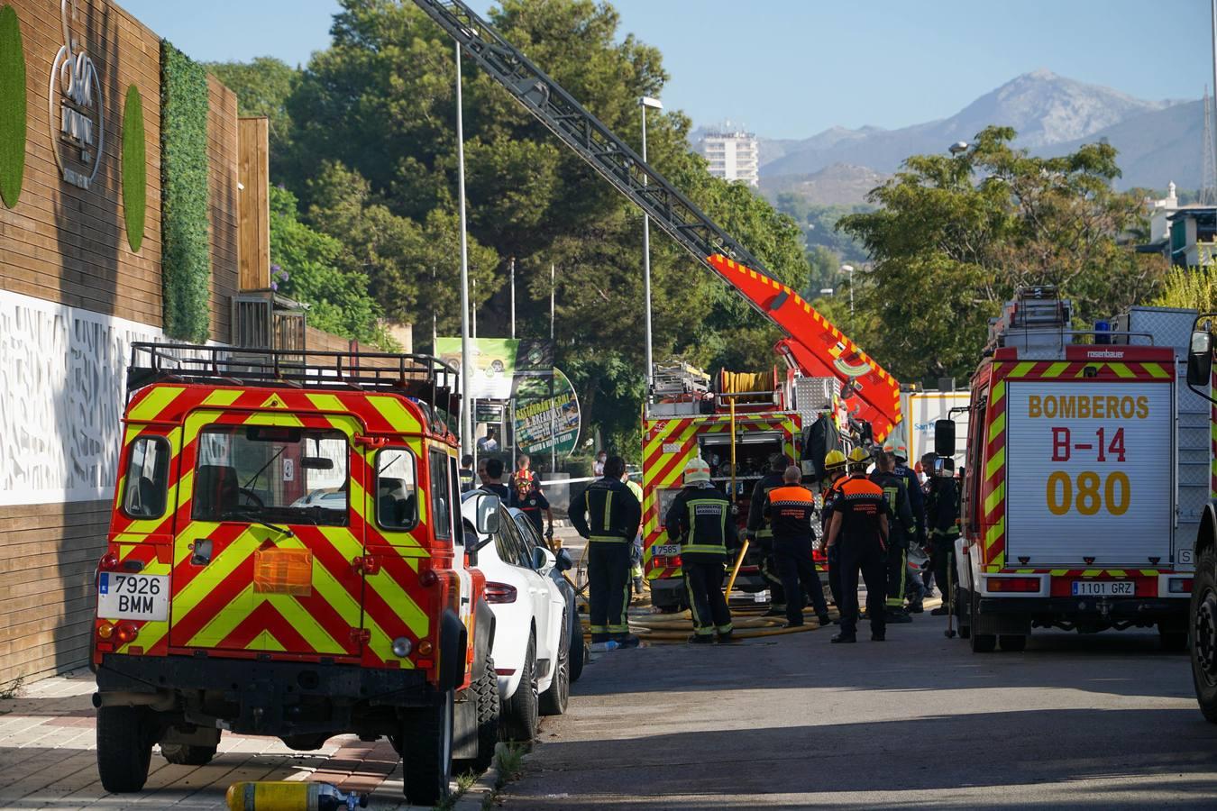 El devastador incendio del hotel Sisu Boutique de Marbella, en imágenes