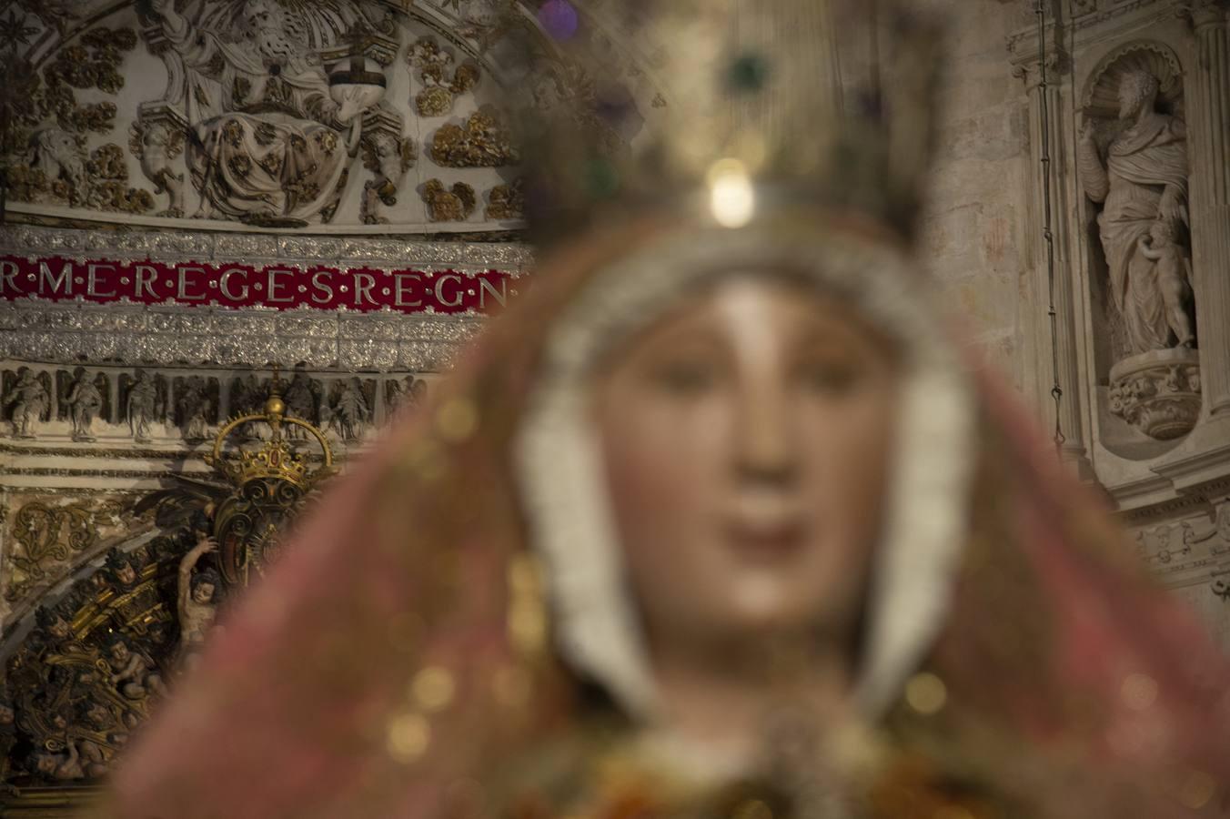 Imágenes del segundo «besamanos» de la Virgen de los Reyes