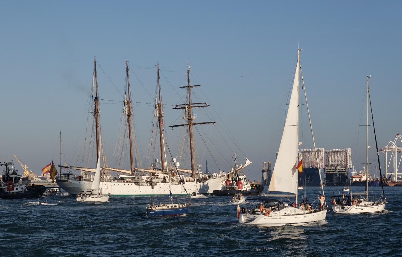 FOTOS: Elcano inicia su XCIII Crucero de Instrucción en homenaje a la primera vuelta al mundo