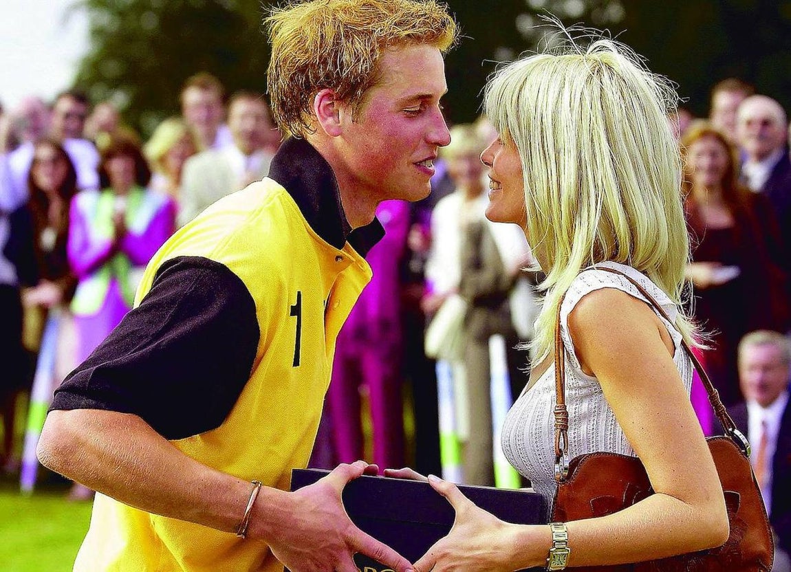 Príncipe Guillermo. La entrega del trofeo en un torneo de polo en 2002