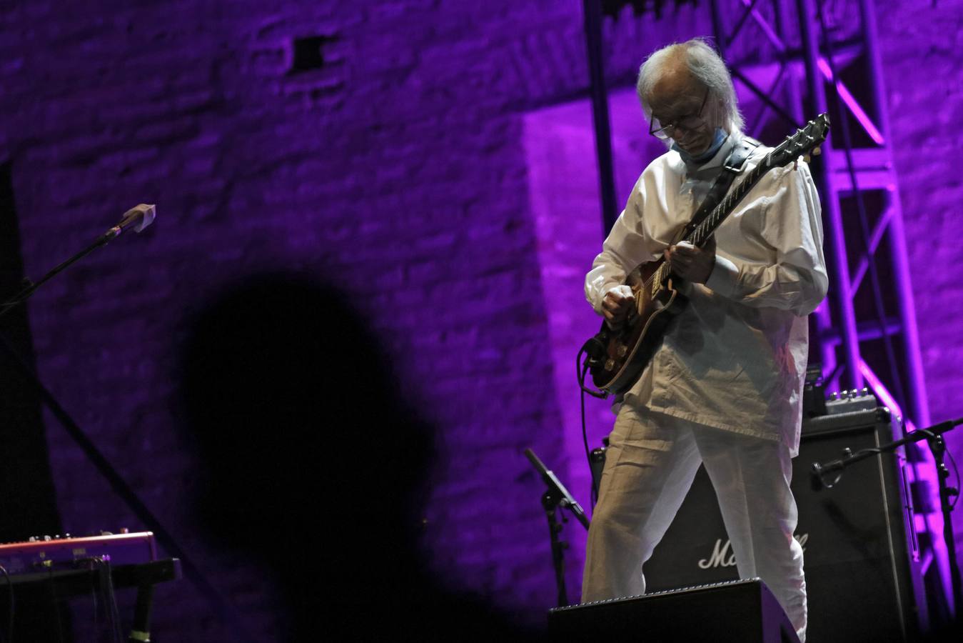 Gualberto García derrocha todo su «Duende eléctrico» en la Bienal de Flamenco