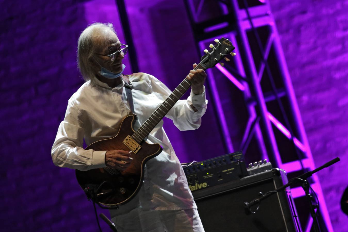 Gualberto García derrocha todo su «Duende eléctrico» en la Bienal de Flamenco