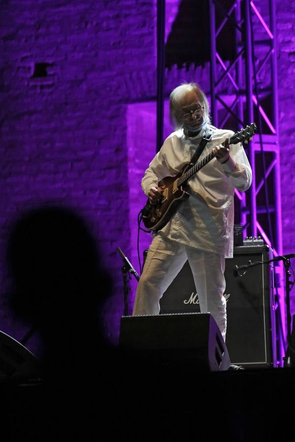 Gualberto García derrocha todo su «Duende eléctrico» en la Bienal de Flamenco