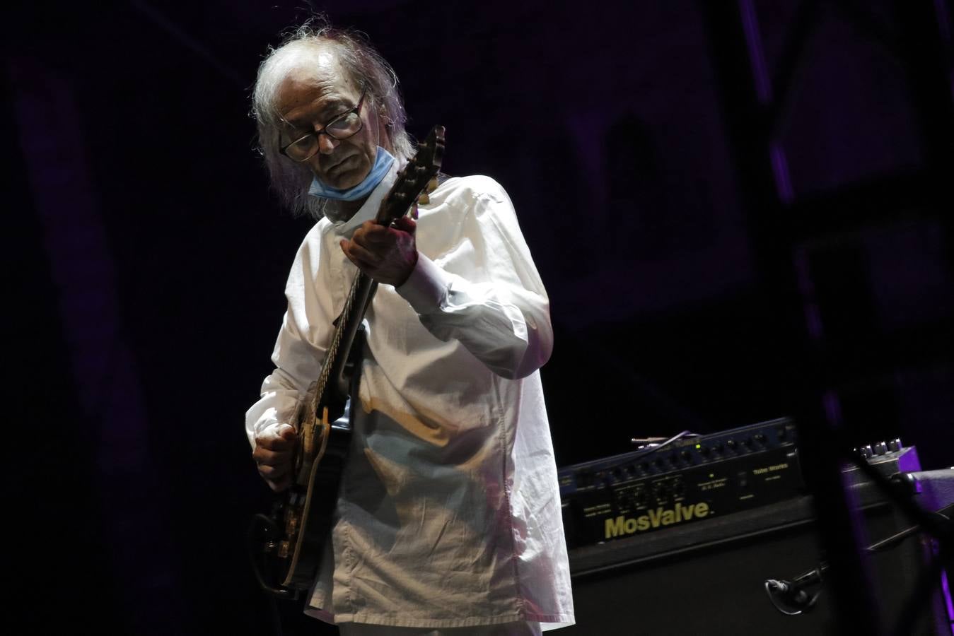 Gualberto García derrocha todo su «Duende eléctrico» en la Bienal de Flamenco