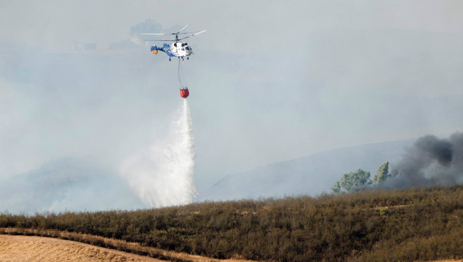 El incendio de Huelva continúa avanzando sin control, en imágenes