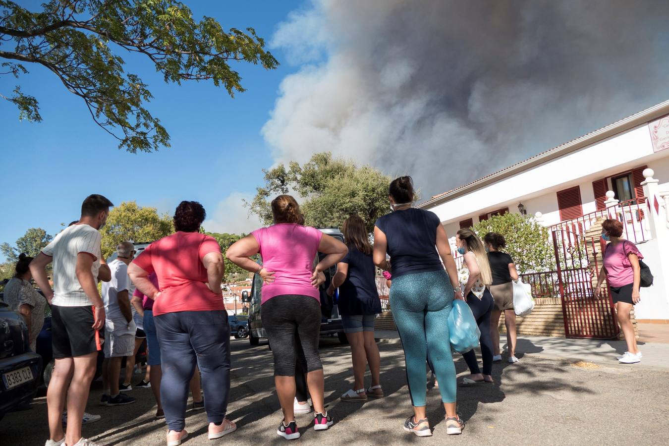 El incendio de Huelva continúa avanzando sin control, en imágenes